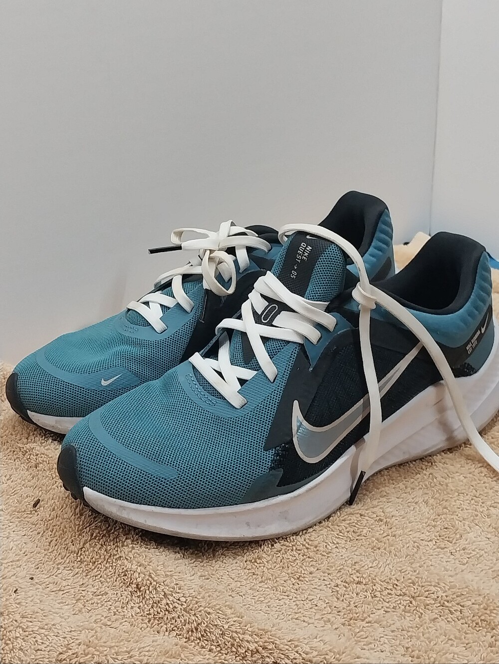 Nike Quest 05 Women’s Teal Running Shoes - Lightweight Comfort